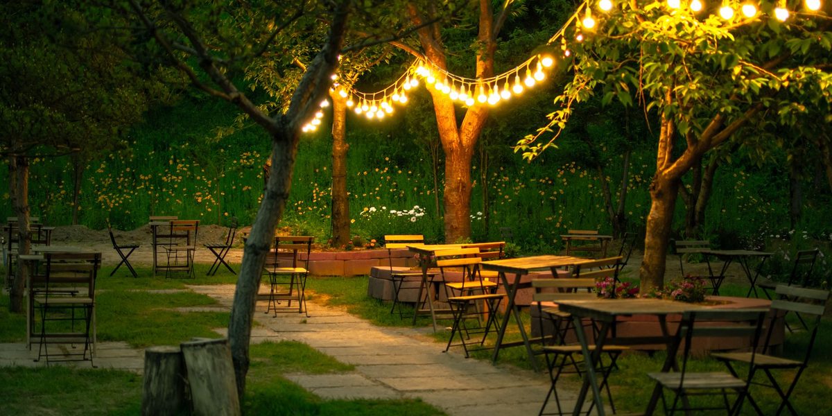 Outdoor Lighting Ideas That Give Your Garden Evening Magic